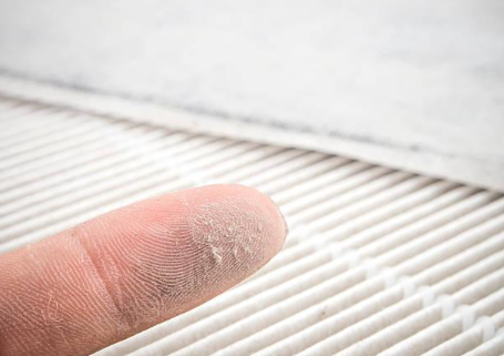 屋里老是有灰尘，空气净化器可以清除掉吗？