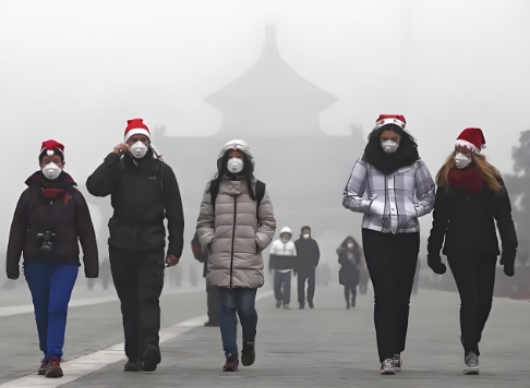 屋内潮湿开空气净化器有用吗？科学解析与解决方案